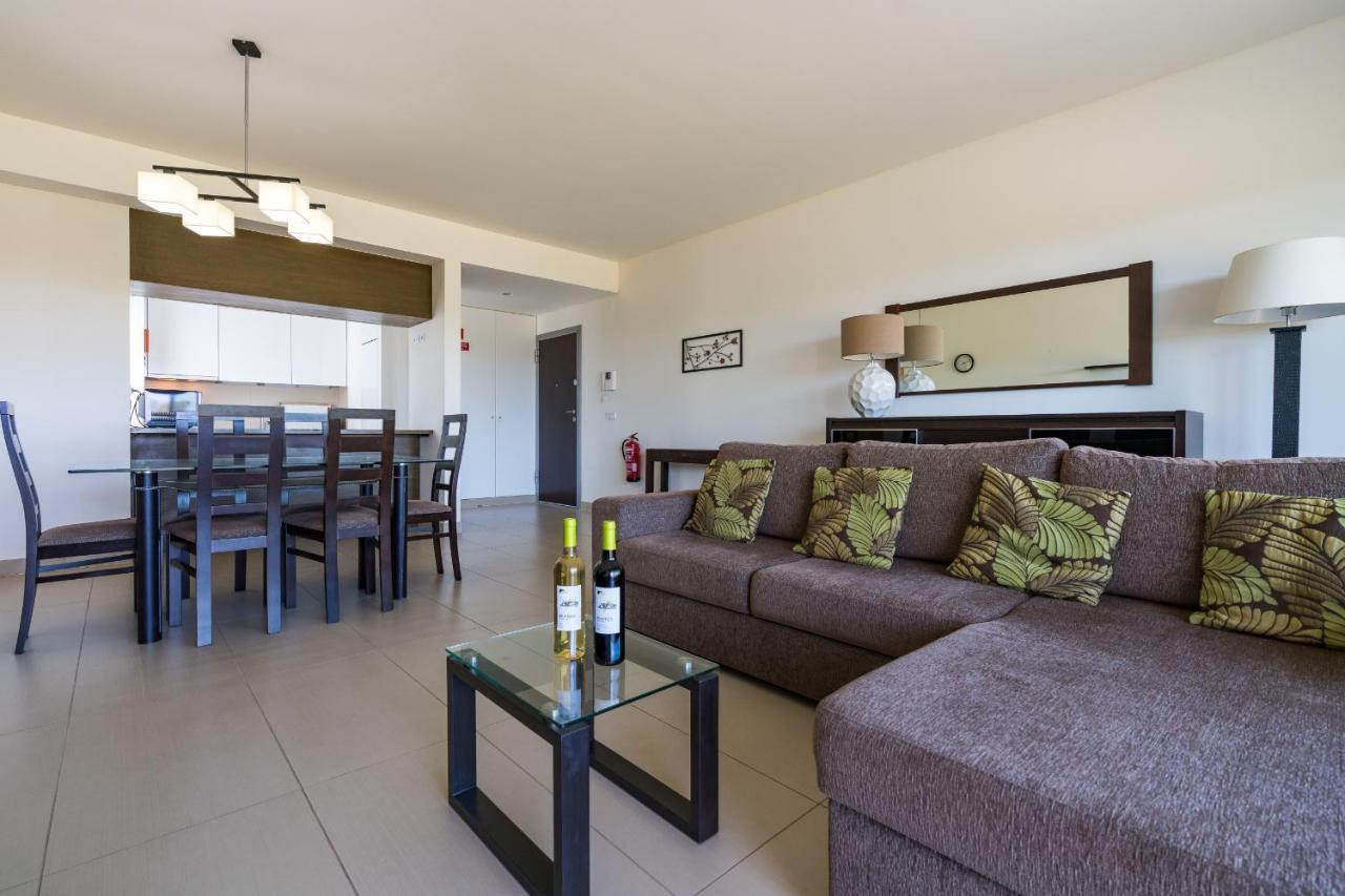Bmyguest - Cavalo Preto * Loule